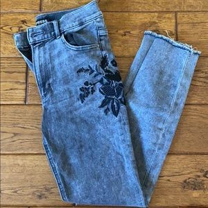 Gray washed embroidered jeans. Size 4